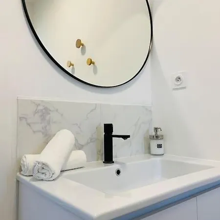 Apartamento Le Condorcet. Charme Et Confort A Championnet *