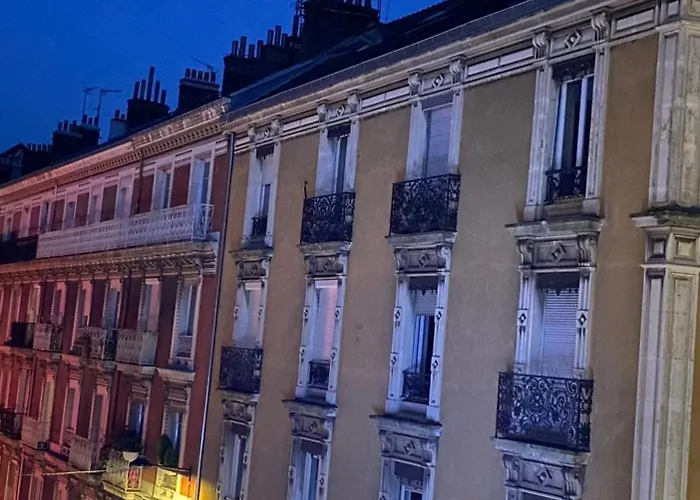Apartment Le Condorcet. Charme Et Confort A Championnet *